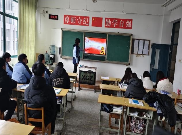 汽車工程學(xué)院共青團開展專題生活會